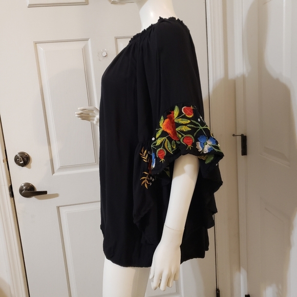 Umgee Size Small Black Embroidered Women's Top - Picture 3 of 8